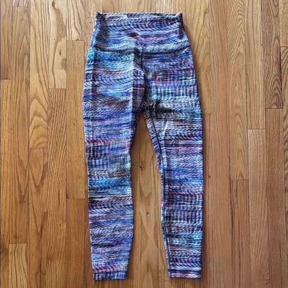 Lululemon sz 6 Wunder Train High-Rise Tight 25"
Digital Oasis White Multi VGUC - Picture 7 of 14